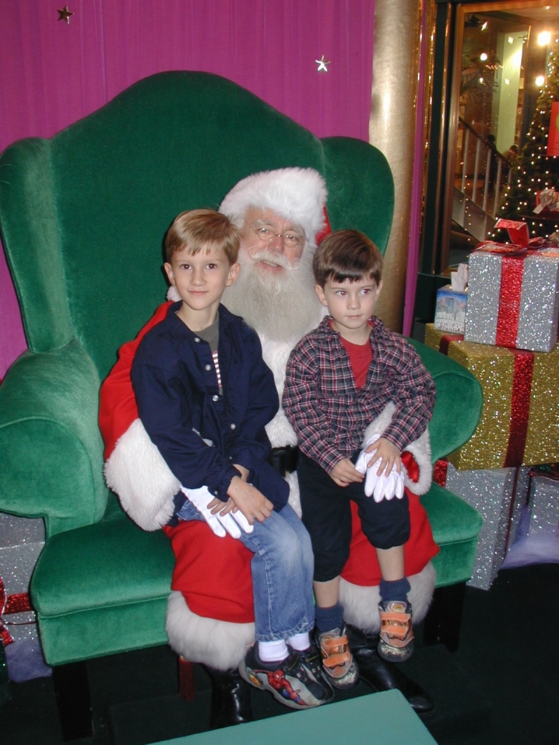 Hildebrand Christmas ScreenSaver/800x600_2004-12-21- Chance Dax Santa 2.jpg